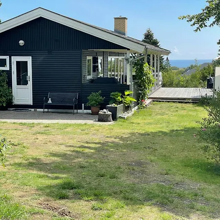 Hébergement de vacances Summer Gem With Sea View On Helgenaes *