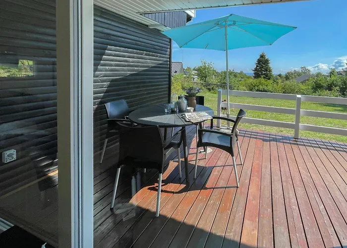 Hébergement de vacances Summer Gem With Sea View On Helgenaes Knebel